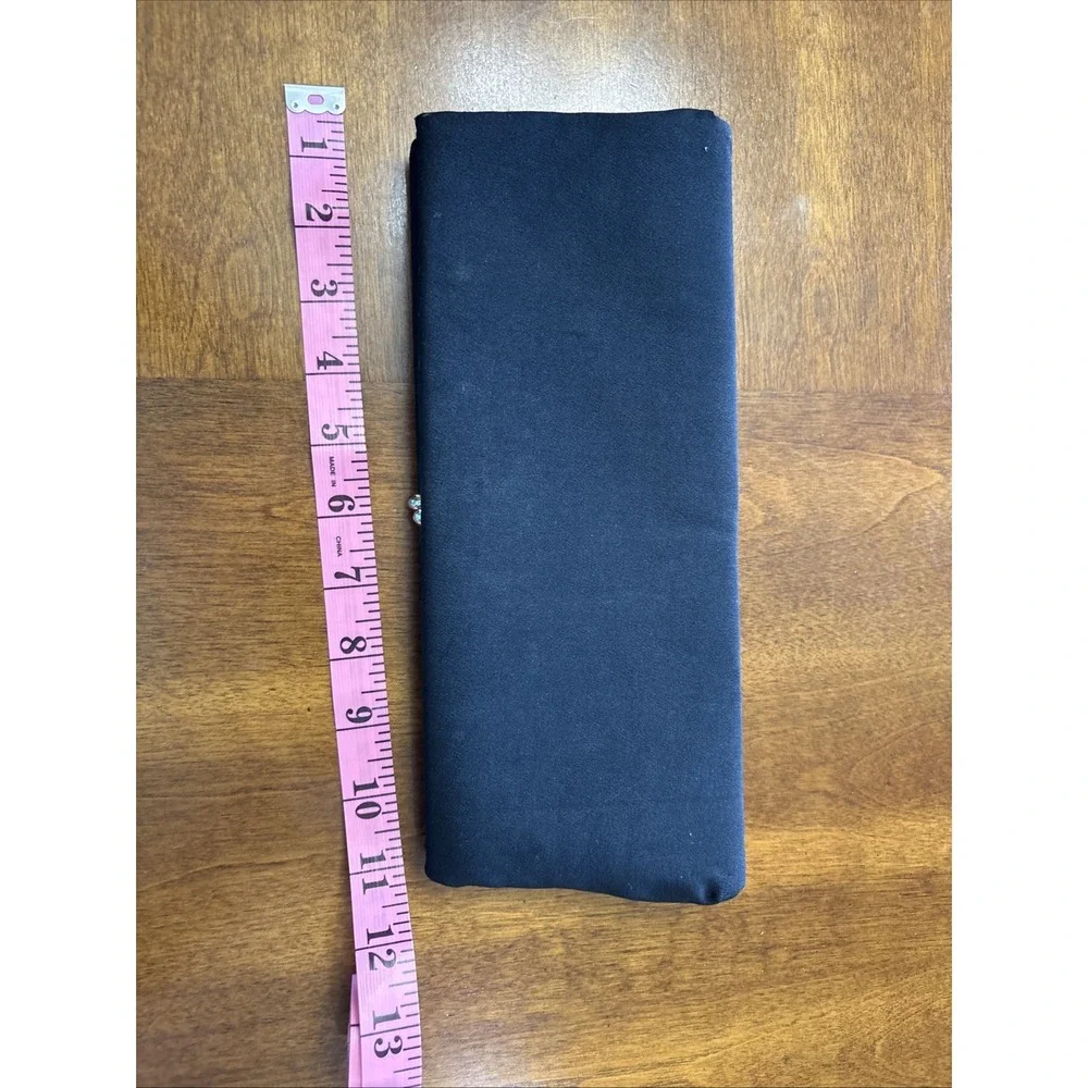 Classic Black Clutch With Kiss Lock‎ Closure
